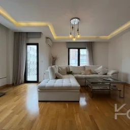 Laci̇vert Cadde Kozyataği 3+1 Balkonlu 95m² Net
