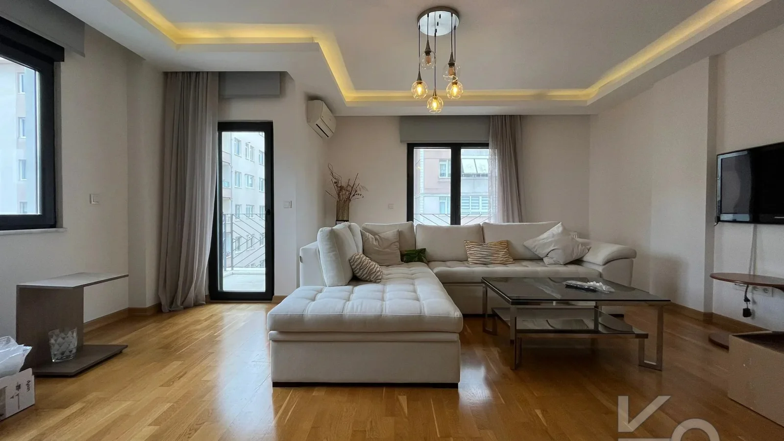 Laci̇vert Cadde Kozyataği 3+1 Balkonlu 95m² Net