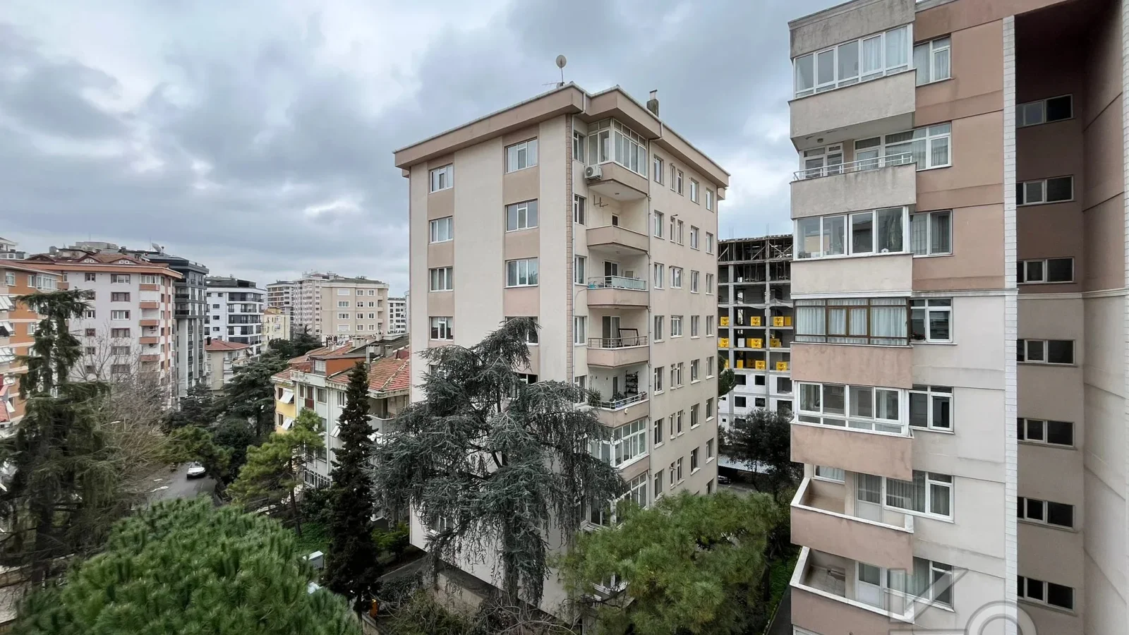 Laci̇vert Cadde Kozyataği 3+1 Balkonlu 95m² Net