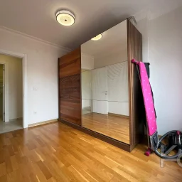 Laci̇vert Cadde Kozyataği 3+1 Balkonlu 95m² Net