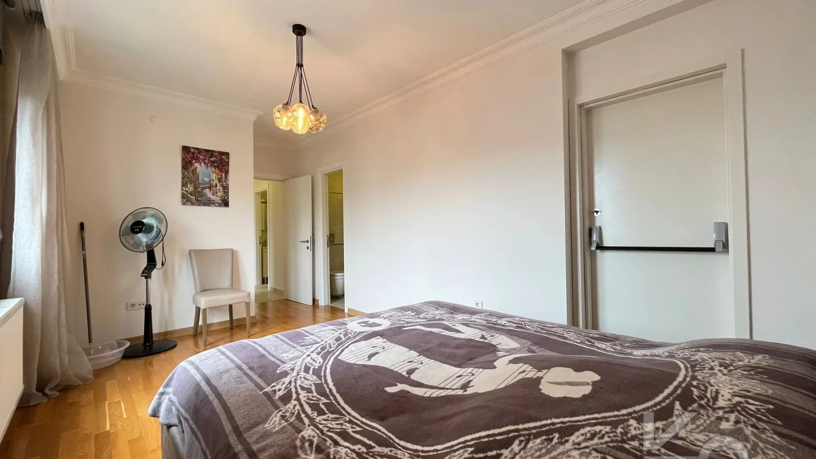 Laci̇vert Cadde Kozyataği 3+1 Balkonlu 95m² Net