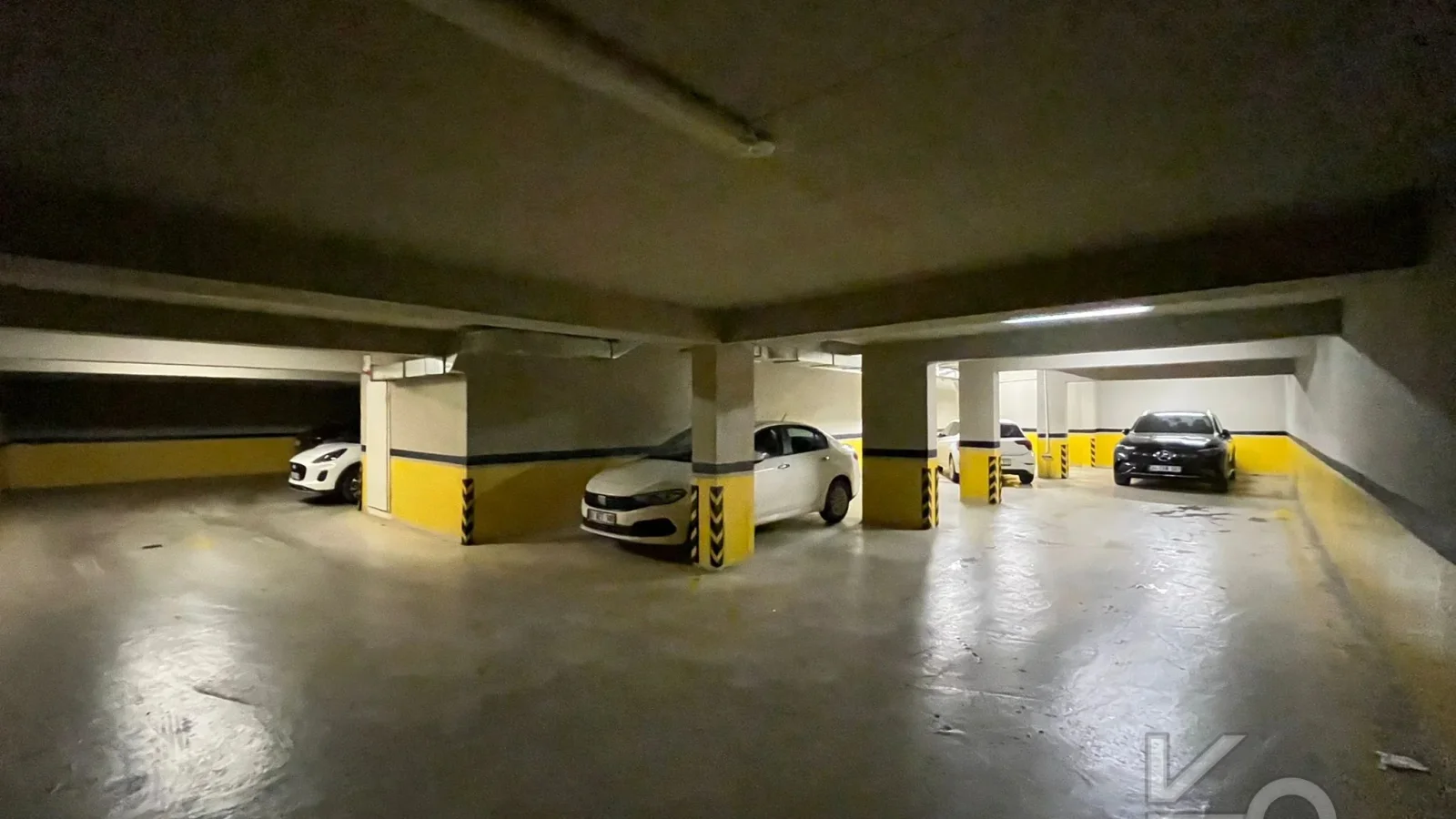Laci̇vert Cadde Kozyataği 3+1 Balkonlu 95m² Net
