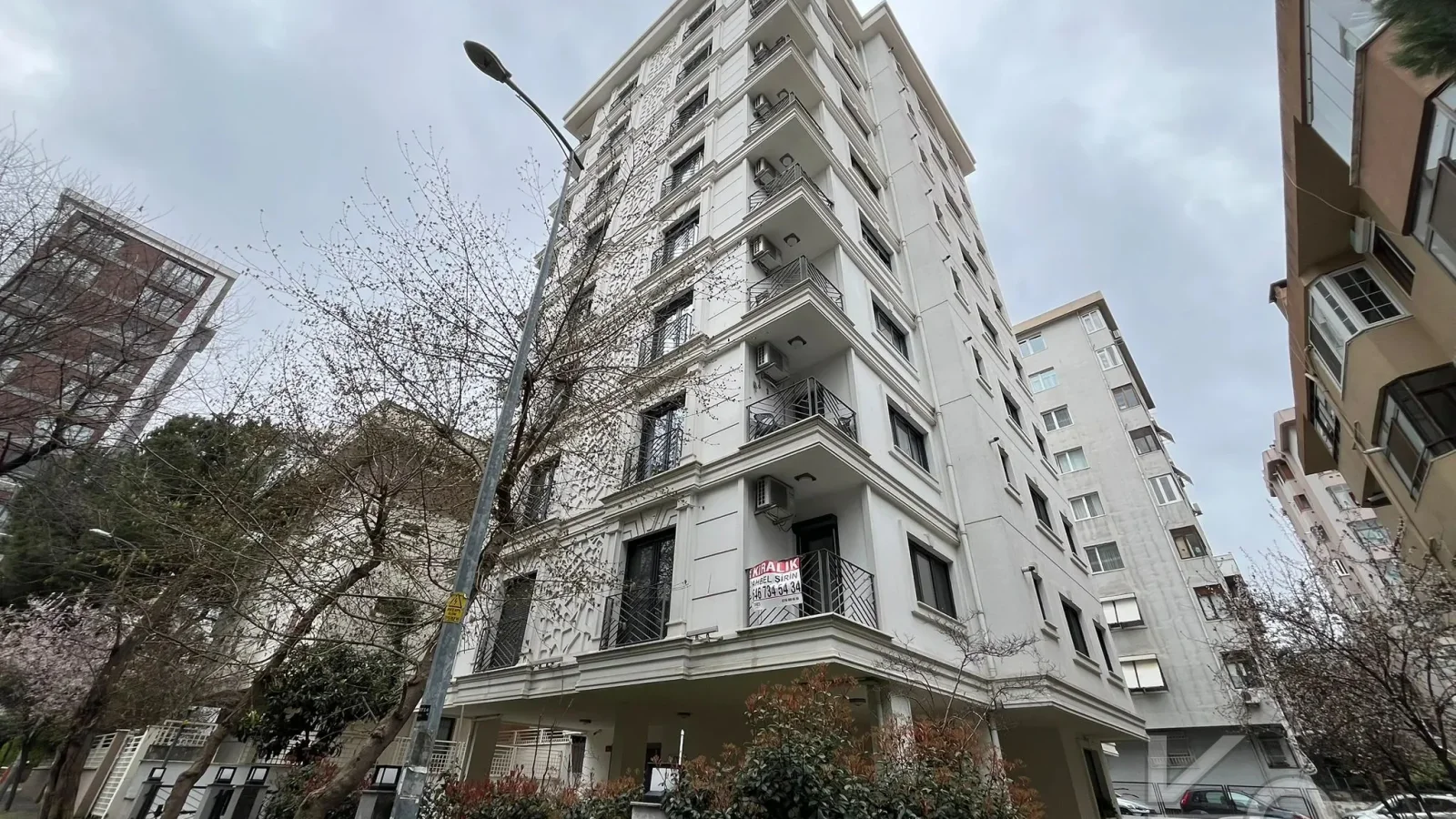 Laci̇vert Cadde Kozyataği 3+1 Balkonlu 95m² Net