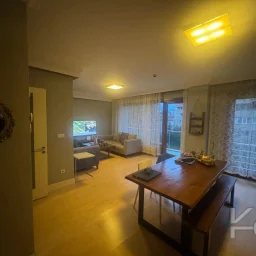 Laci̇vertcadde Satilik Geni̇ş 3+1 Dai̇re