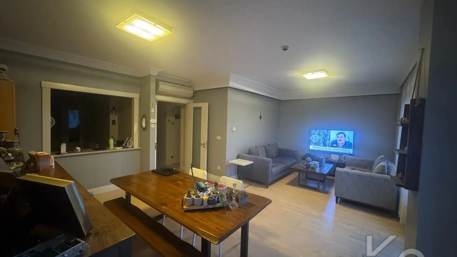 Laci̇vertcadde Satilik Geni̇ş 3+1 Dai̇re