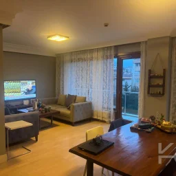 Laci̇vertcadde Satilik Geni̇ş 3+1 Dai̇re