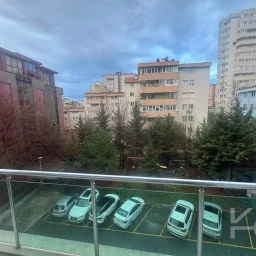 Laci̇vertcadde Satilik Geni̇ş 3+1 Dai̇re
