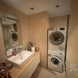 Laci̇vertcadde Satilik Geni̇ş 3+1 Dai̇re