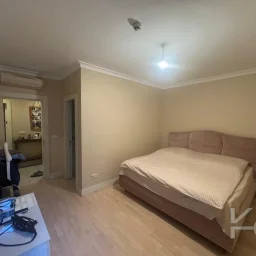 Laci̇vertcadde Satilik Geni̇ş 3+1 Dai̇re