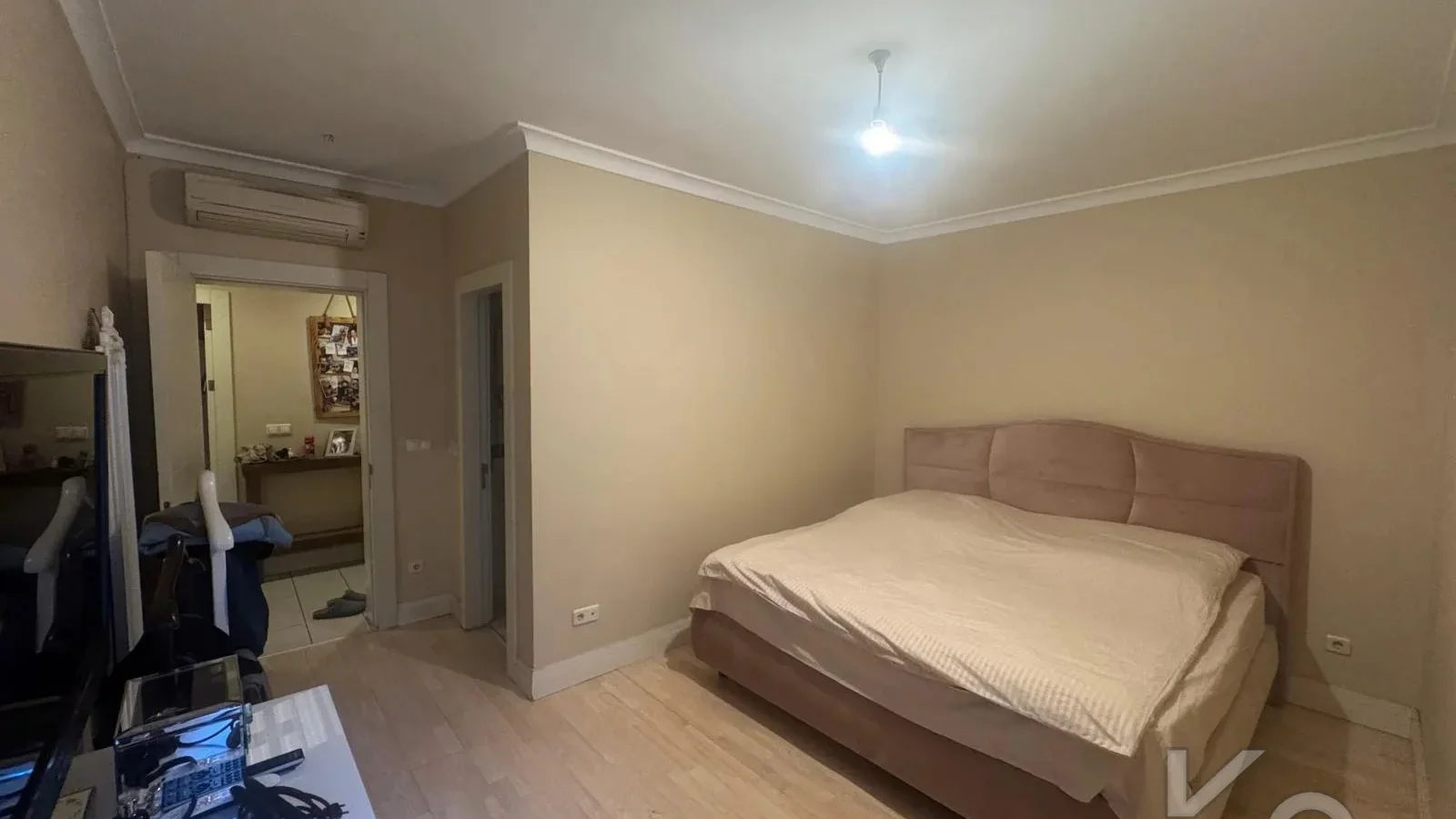 Laci̇vertcadde Satilik Geni̇ş 3+1 Dai̇re