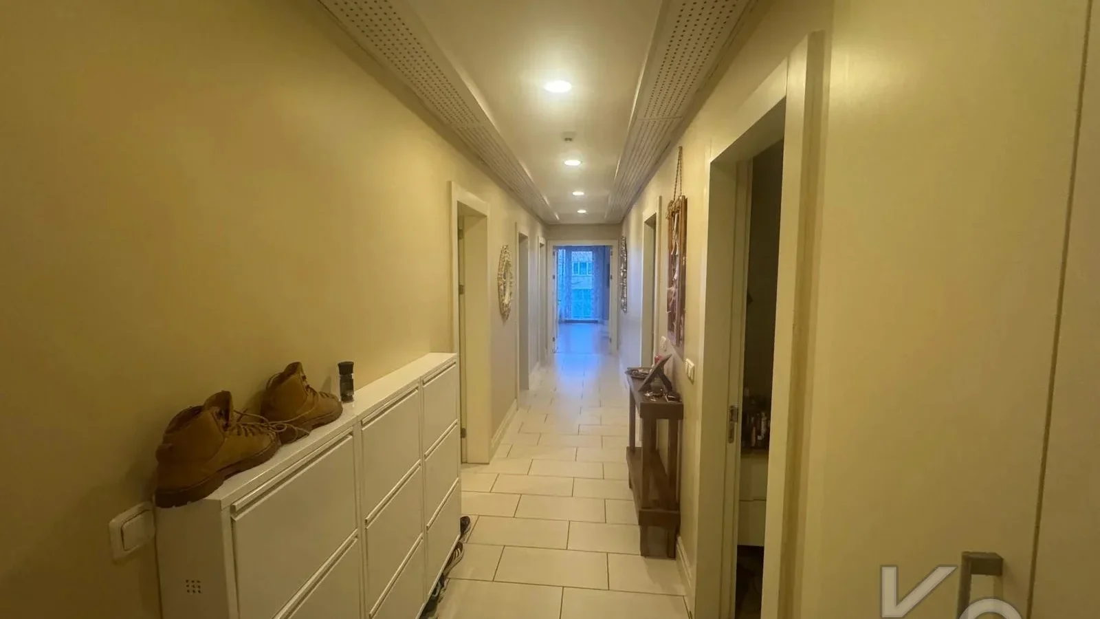 Laci̇vertcadde Satilik Geni̇ş 3+1 Dai̇re