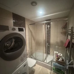 Laci̇vertcadde Satilik Geni̇ş 3+1 Dai̇re