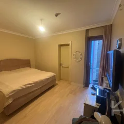 Laci̇vertcadde Satilik Geni̇ş 3+1 Dai̇re