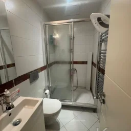 Laci̇vertcadde Satilik Geni̇ş 3+1 Dai̇re