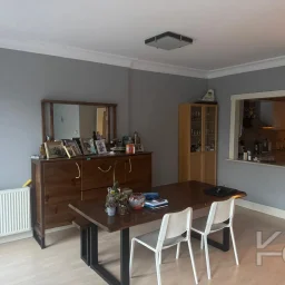Laci̇vertcadde Satilik Geni̇ş 3+1 Dai̇re