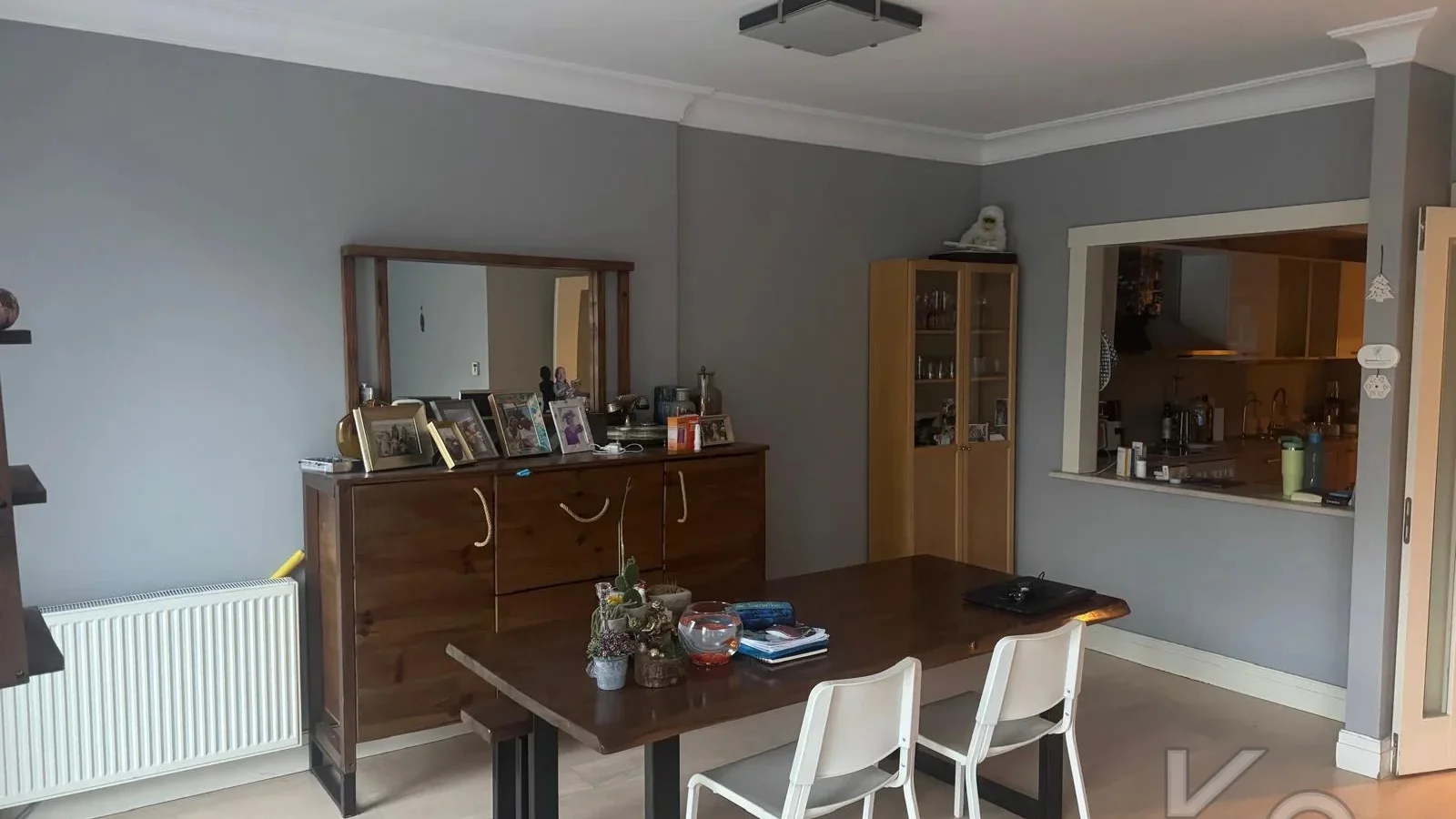 Laci̇vertcadde Satilik Geni̇ş 3+1 Dai̇re