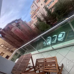Laci̇vertcadde Satilik Geni̇ş 3+1 Dai̇re