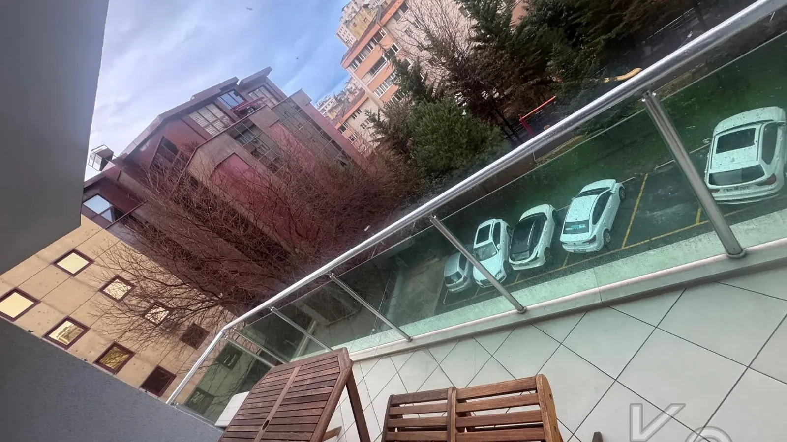 Laci̇vertcadde Satilik Geni̇ş 3+1 Dai̇re