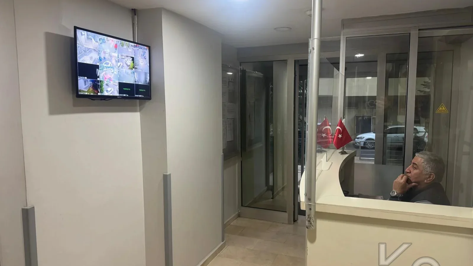Laci̇vertcadde Satilik Geni̇ş 3+1 Dai̇re