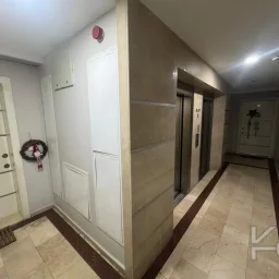 Laci̇vertcadde Satilik Geni̇ş 3+1 Dai̇re