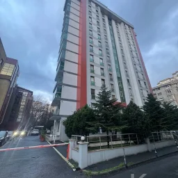 Laci̇vertcadde Satilik Geni̇ş 3+1 Dai̇re