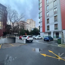Laci̇vertcadde Satilik Geni̇ş 3+1 Dai̇re