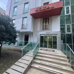 Laci̇vertcadde Satilik Geni̇ş 3+1 Dai̇re