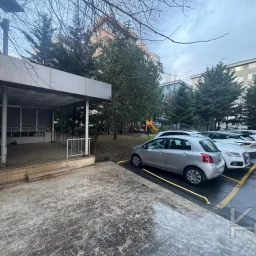 Laci̇vertcadde Satilik Geni̇ş 3+1 Dai̇re