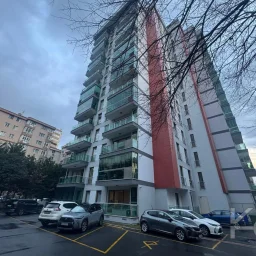 Laci̇vertcadde Satilik Geni̇ş 3+1 Dai̇re