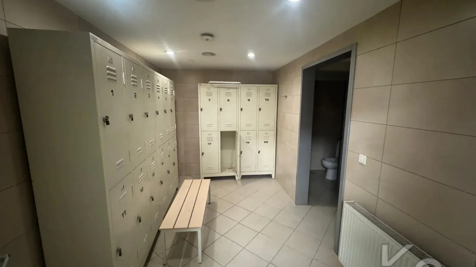 Laci̇vertcadde Satilik Geni̇ş 3+1 Dai̇re