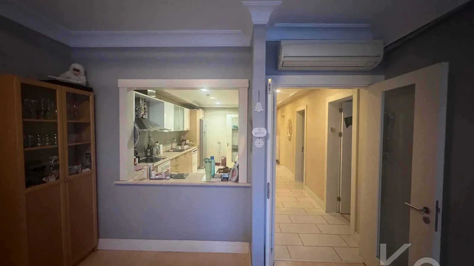 Laci̇vertcadde Satilik Geni̇ş 3+1 Dai̇re