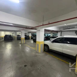 Laci̇vertcadde Satilik Geni̇ş 3+1 Dai̇re