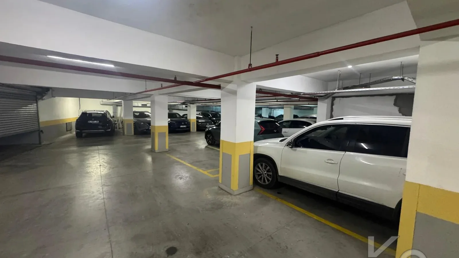 Laci̇vertcadde Satilik Geni̇ş 3+1 Dai̇re