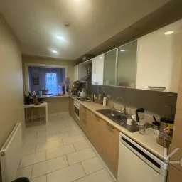 Laci̇vertcadde Satilik Geni̇ş 3+1 Dai̇re