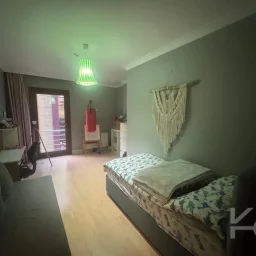 Laci̇vertcadde Satilik Geni̇ş 3+1 Dai̇re