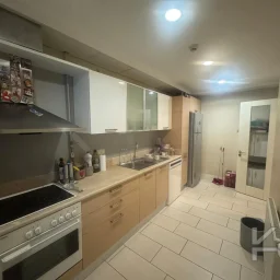 Laci̇vertcadde Satilik Geni̇ş 3+1 Dai̇re
