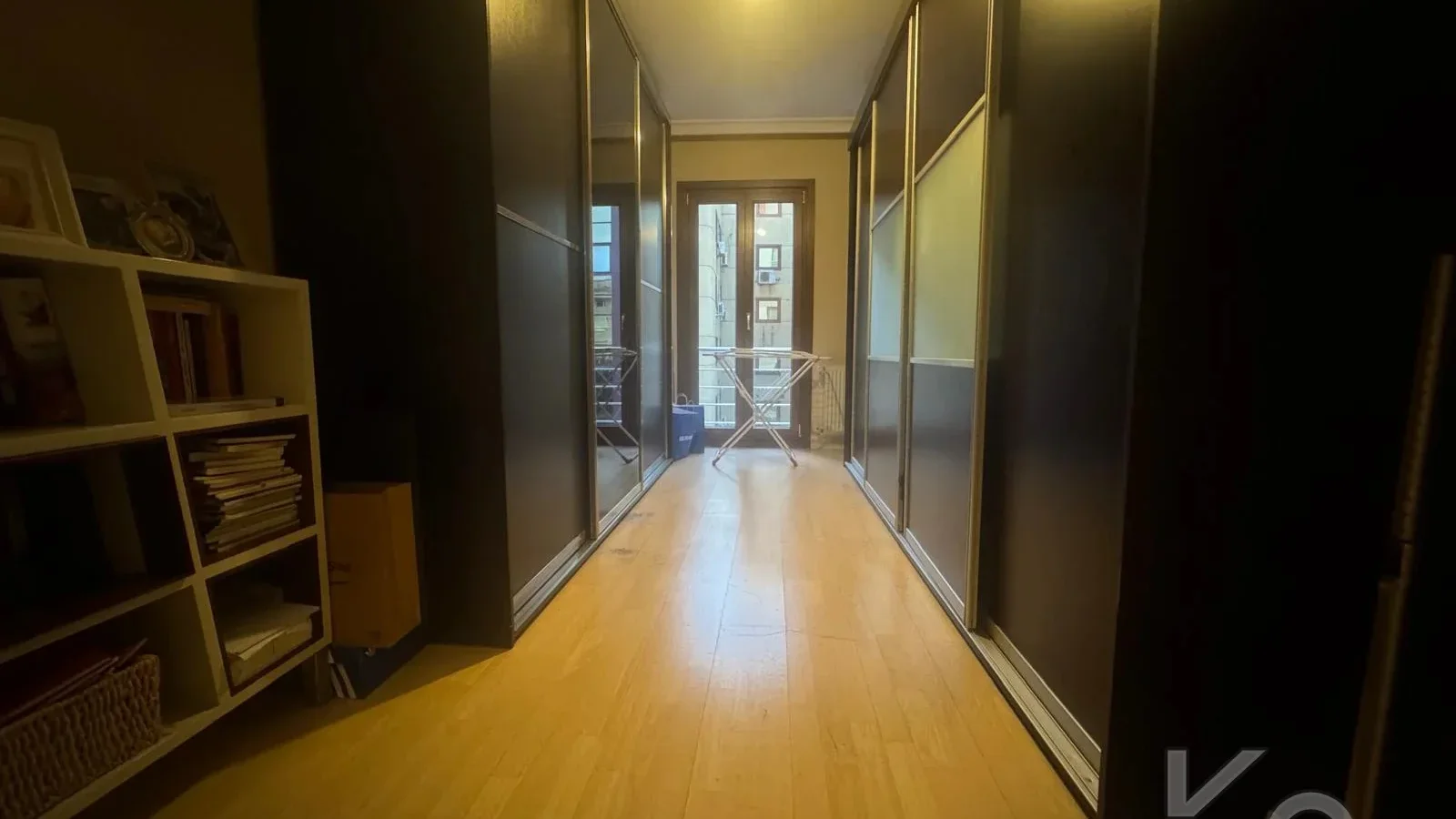 Laci̇vertcadde Satilik Geni̇ş 3+1 Dai̇re