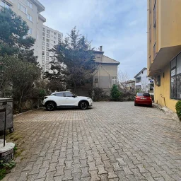 Sağlam'dan Kadıköy Kuyubaşı'nda Cadde Üzeri 2+1 Satılık Daire!!!