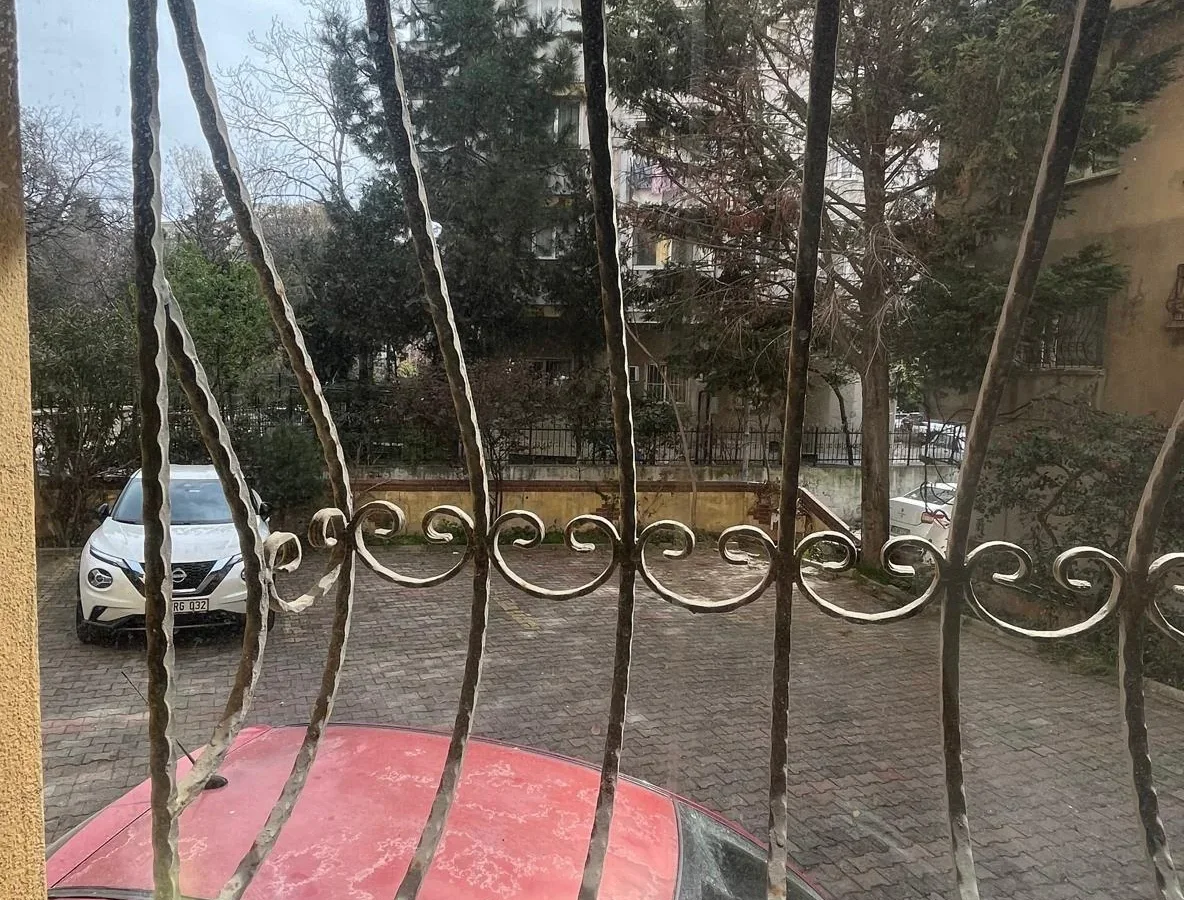 Sağlam'dan Kadıköy Kuyubaşı'nda Cadde Üzeri 2+1 Satılık Daire!!!