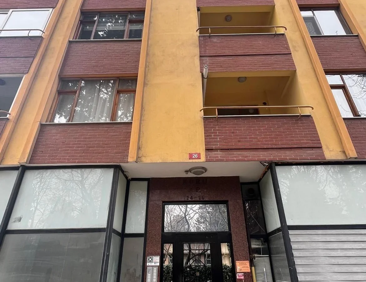 Sağlam'dan Kadıköy Kuyubaşı'nda Cadde Üzeri 2+1 Satılık Daire!!!
