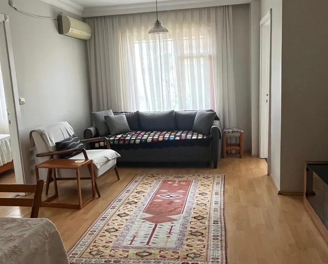 Sağlam'dan Kadıköy Kuyubaşı'nda Cadde Üzeri 2+1 Satılık Daire!!!