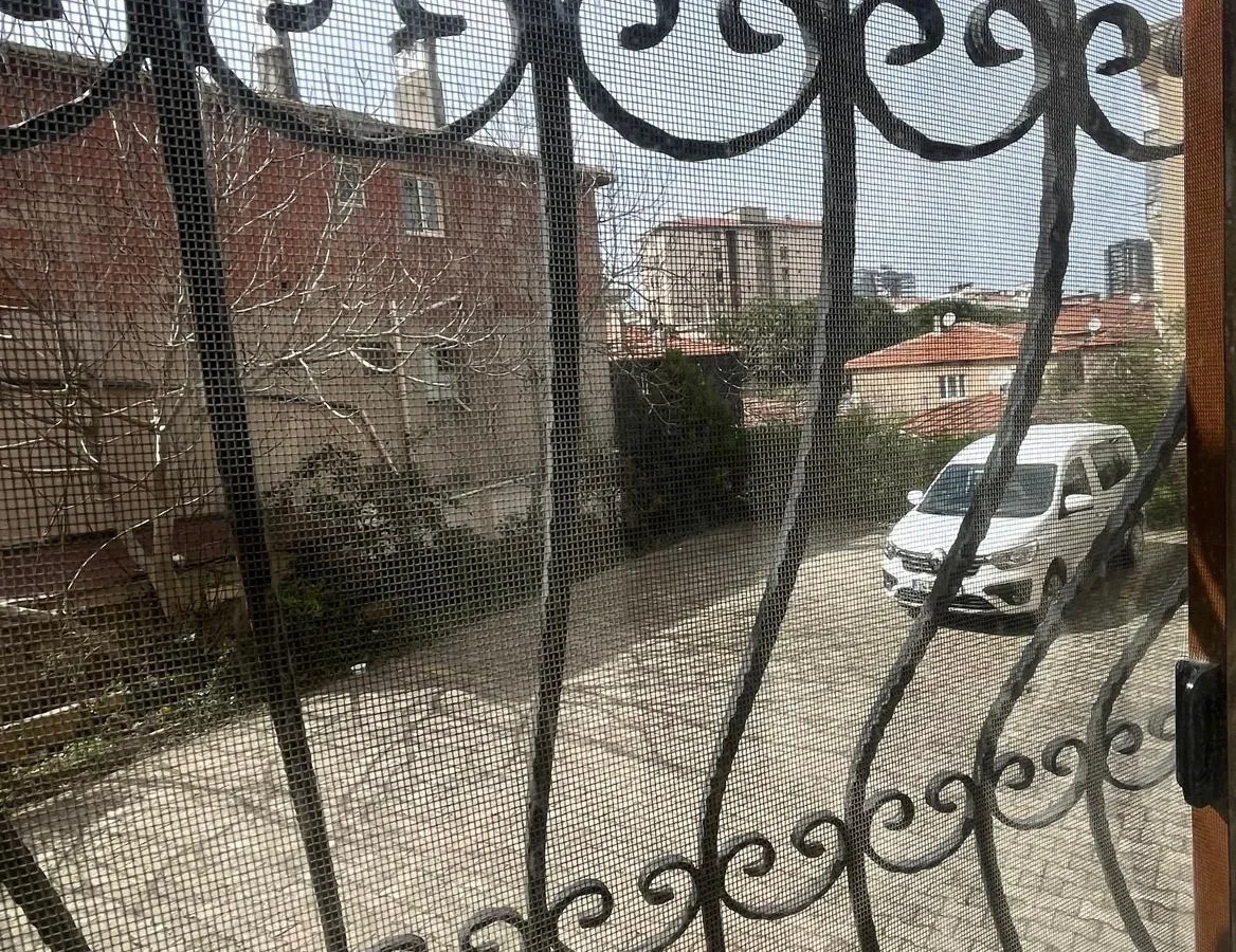 Sağlam'dan Kadıköy Kuyubaşı'nda Cadde Üzeri 2+1 Satılık Daire!!!