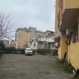 Sağlam'dan Kadıköy Kuyubaşı'nda Cadde Üzeri 2+1 Satılık Daire!!!