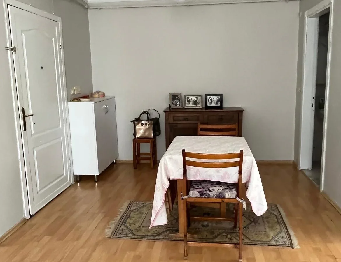 Sağlam'dan Kadıköy Kuyubaşı'nda Cadde Üzeri 2+1 Satılık Daire!!!