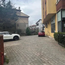 Sağlam'dan Kadıköy Kuyubaşı'nda Cadde Üzeri 2+1 Satılık Daire!!!
