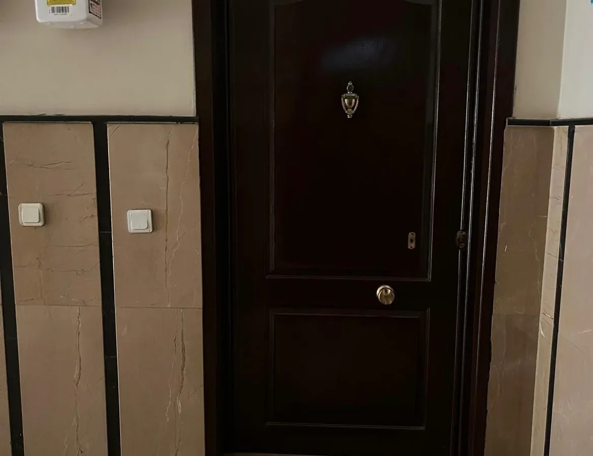 Sağlam'dan Kadıköy Kuyubaşı'nda Cadde Üzeri 2+1 Satılık Daire!!!