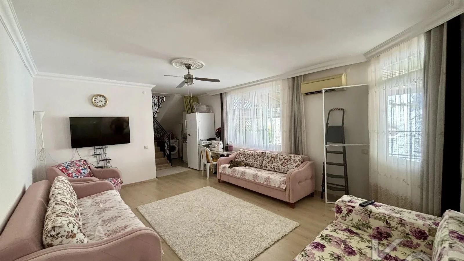 Marmari̇s Orman Tekni̇kerler'i̇nde 180m² Net 4+2 Tri̇pleks Vi̇lla