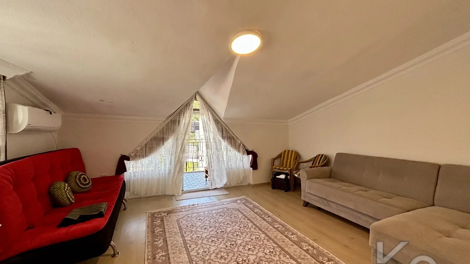 Marmari̇s Orman Tekni̇kerler'i̇nde 180m² Net 4+2 Tri̇pleks Vi̇lla