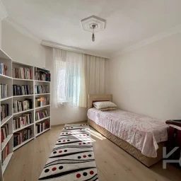 Marmari̇s Orman Tekni̇kerler'i̇nde 180m² Net 4+2 Tri̇pleks Vi̇lla