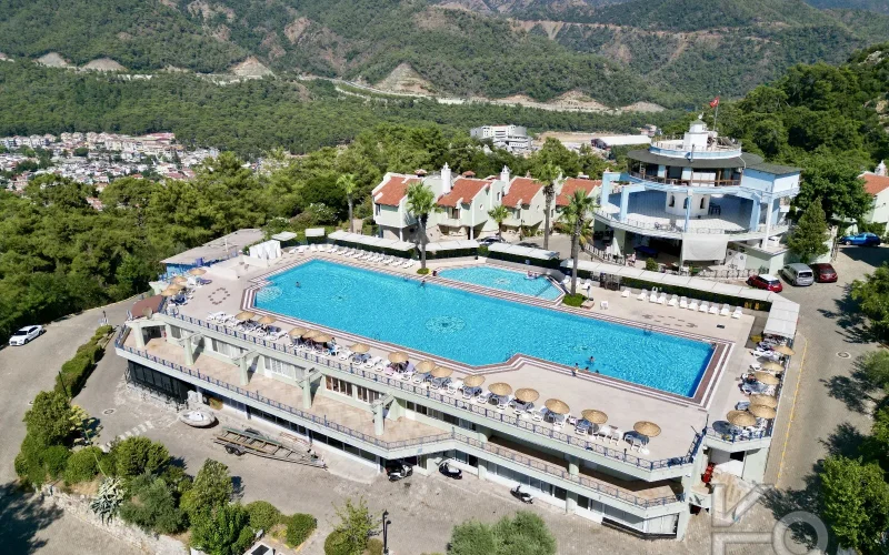 Marmari̇s Orman Tekni̇kerler'i̇nde 180m² Net 4+2 Tri̇pleks Vi̇lla